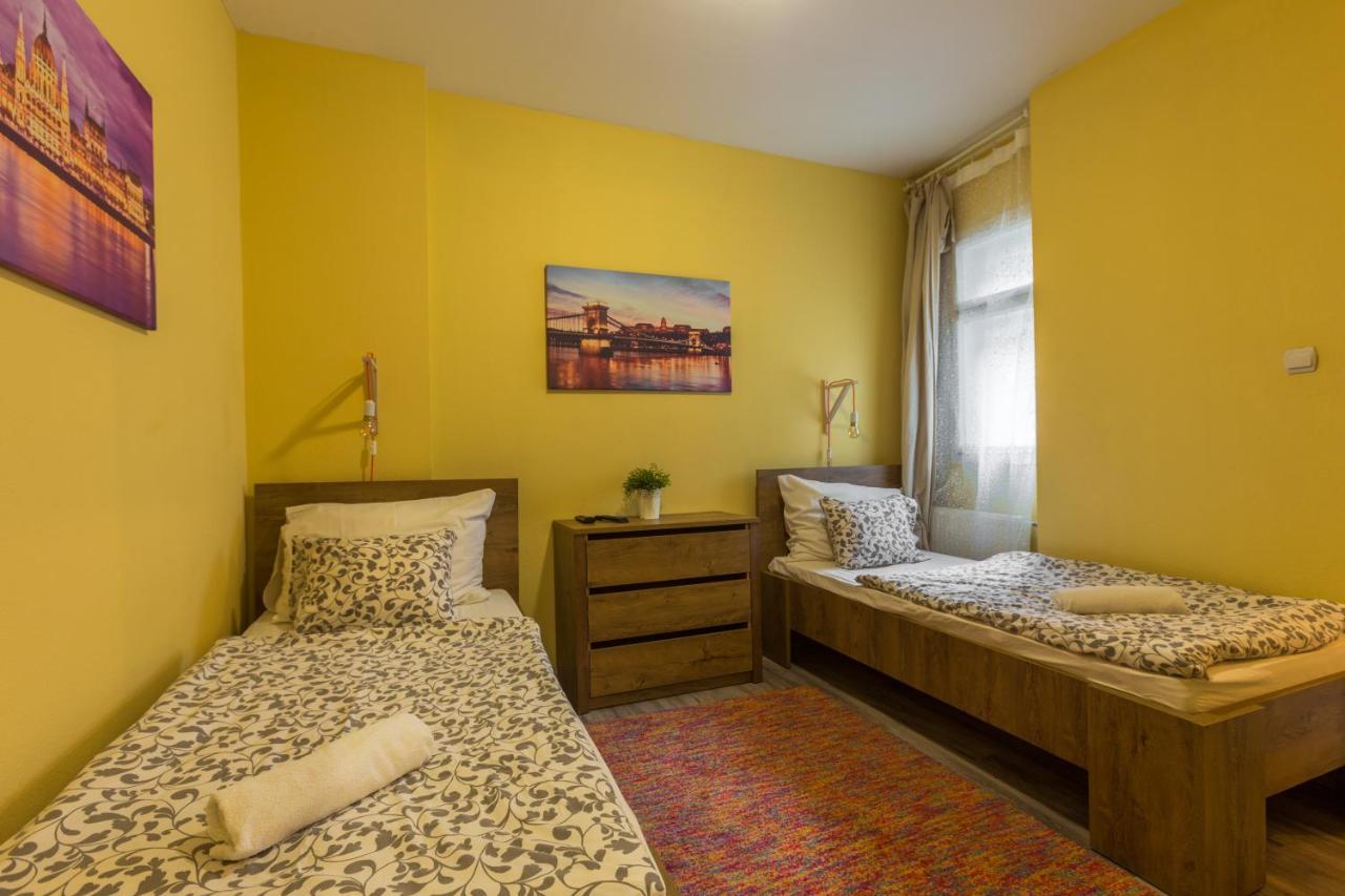 Hostel Goodmo House *